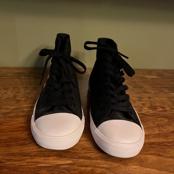 American Eagle Floral High Top Sneaker, Size US 8, BNWOT - Picture 2 of 3